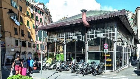 Il Mercato del Carmine alza bandiera bianca: “Presidio di sicurezza, struttura da rilanciare”