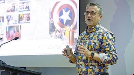 Alfredo Corell, inmunólogo: Las mujeres tienen respuestas más fuertes a las vacunas que los hombres