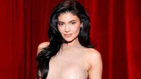 Kylie Jenner stuns as she shows off her natural curly hair in rare snap