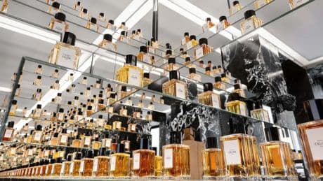 «On achète bien plus qu’une simple goutte à appliquer dans le cou»: pourquoi les parfums de luxe n’ont pas de prix