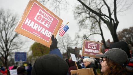 La Administración Trump congela todas las nuevas subvenciones a la Universidad de Harvard
