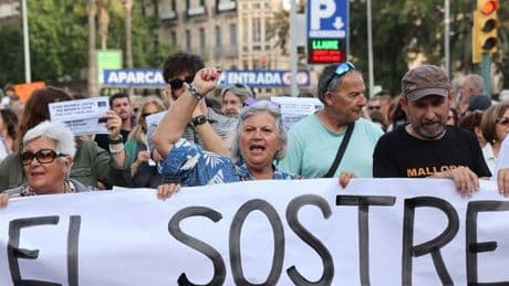 Majorca issues 4-word message to tourists worried about protests sweeping Spain