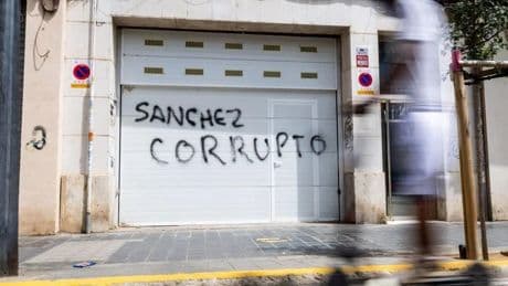 El domicilio de Ábalos en Valencia amanece con pintadas, tras el informe de la UCO