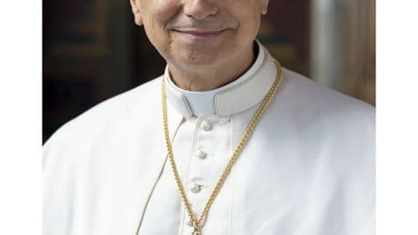 El Vaticano publica el retrato oficial del papa León XIV, con rostro sonriente y la firma en latín