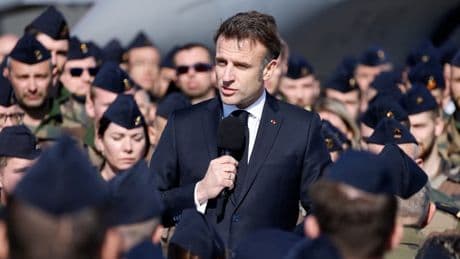 Discours d'Emmanuel Macron aux armées: les options du gouvernement pour augmenter les effectifs militaires