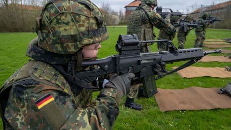 Verteidigung: Mehr junge Leute gehen zur Bundeswehr