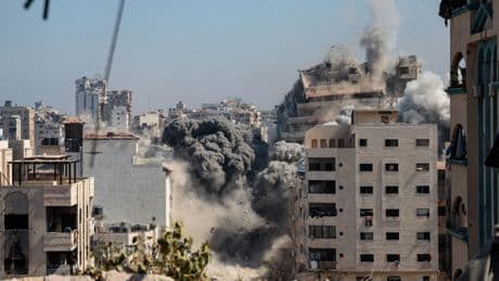 « Gaza brûle » : les Palestiniens pris en étau entre les bombardements sur le centre-ville et la poursuite de l’offensive terrestre par Israël