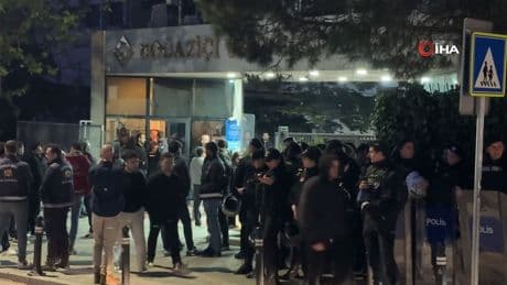 Boğaziçi Üniversitesi'nde göstericiler polise saldırdı: 13 polis yaralandı, 97 gözaltı