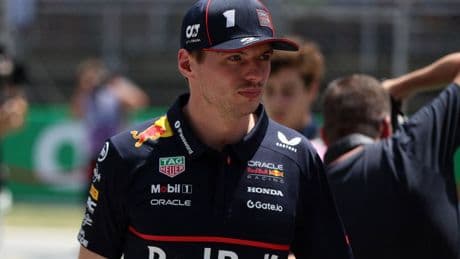 Russell verbijsterd over actie Verstappen, die zelf geen verklaring heeft