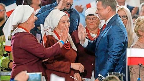 Nek-aan-nekrace Polen: pro-Europese presidentskandidaat boekt flinterdunne winst