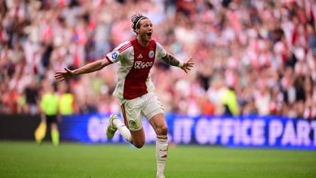 Ajax-goudhaantje Wout Weghorst neemt geen blad voor de mond: ’25 goals en titel’