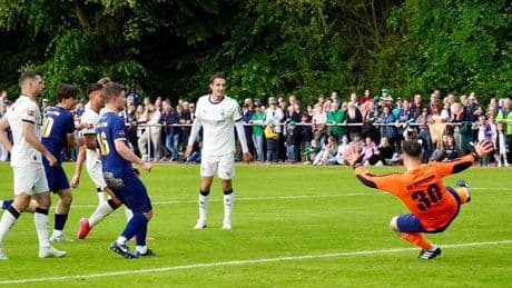 Torwart Sippel trifft: Borussia beendet ihre Saison mit einem 14:2