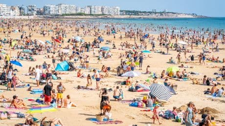 ‘A little decorum, please!’: Shirtless tourists face hefty fine in French holiday hotspot