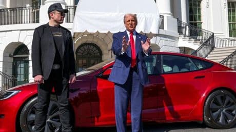 Gewinneinbruch von 71 Prozent – Warum die Tesla-Aktie dennoch steigt