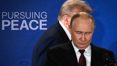 En Alaska, “Poutine s’est essuyé les pieds” sur Trump