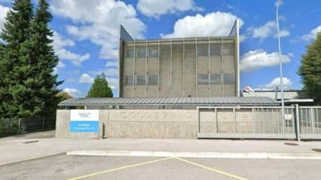 Un estudiante de 14 años mata a cuchilladas a una vigilante en un colegio de Nogent (Francia) durante un control de mochilas