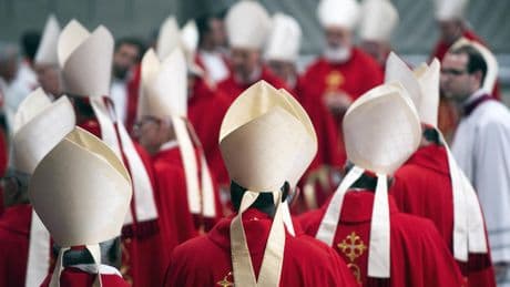 Quels enjeux dans la succession du pape ?