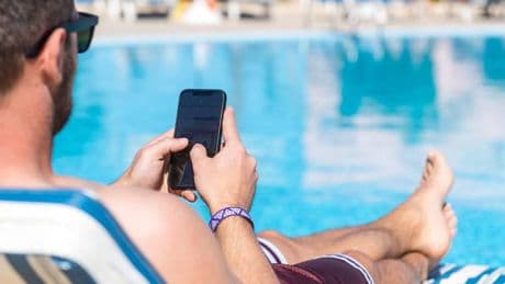 Tipps und Tricks: So halten Sie die Handykosten im Ausland gering