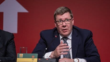 Saskatchewan Opposition says too many water bombers grounded during wildfires