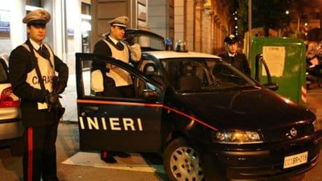 La Spezia, sfregiato al volto con cocci di bottiglia: uomo finisce in ospedale