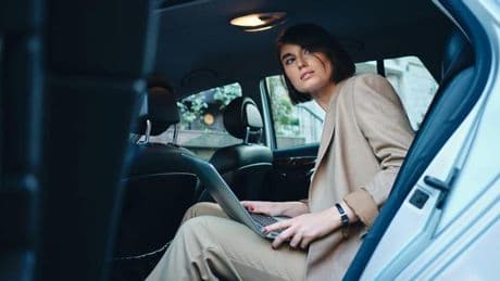 ¿Sabes abrir la puerta del coche a la holandesa? Te puede ahorrar problemas