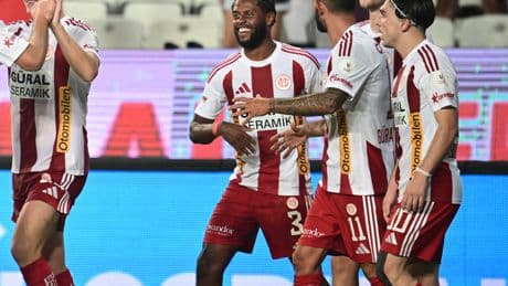 Antalyaspor Kasımpaşa'yı devirdi!