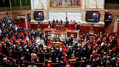« Ce palais rend fou » : la vie secrète de l’Assemblée nationale