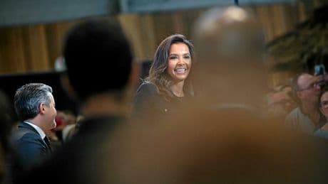 « Je n’ai pas de problème à l’avouer » : Karine Le Marchand raconte son secret pour mieux vieillir
