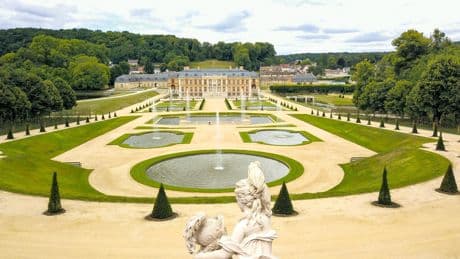 Au château de Dampierre, les jardins de Le Nôtre ont refleuri