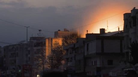 İsrail, güney Lübnan'daki Tul beldesini vurdu