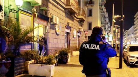 Napoli, lite familiare finisce in tragedia: moglie uccide il marito