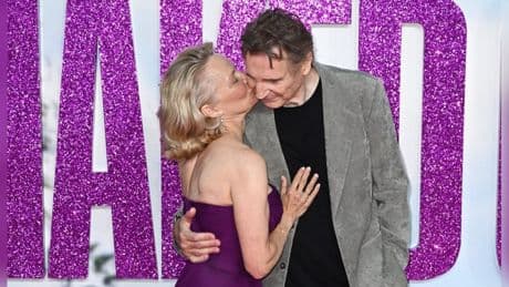 Pamela Anderson und Liam Neeson: Auf Kuschelkurs auf dem roten Teppich