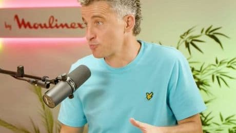 Xevi Verdaguer, psiconeuroinmunólogo: "Un vaso de agua antes de las comidas va muy bien; si no, mejor que busques ayuda"