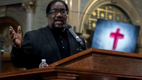 Chicago churches urge calm resistance ahead of expected federal intervention