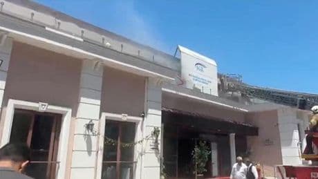 Üsküdar'da sosyal tesis yandı: İtfaiyenin çalışması sonuç verdi