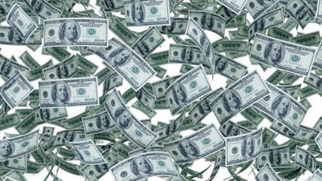 Dazi al via. Trump: «Finalmente miliardi di dollari affluiranno negli Stati Uniti»
