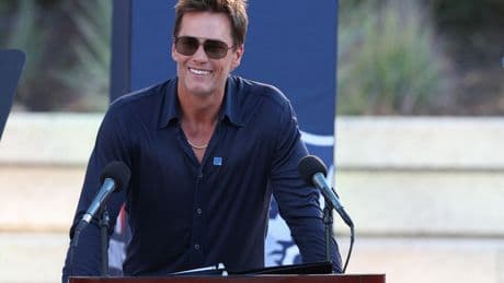Tom Brady takes shot at Jets fans as Patriots unveil his statue
