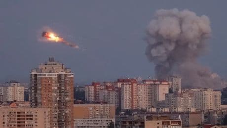 Rusya-Ukrayna savaşı tırmanıyor: Kiev'de ilk kez hükümet binası vuruldu