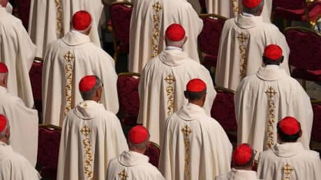 Een fietsende kardinaal, een ‘Aziatische Franciscus’ of toch een echte conservatief: wie wordt de nieuwe paus?