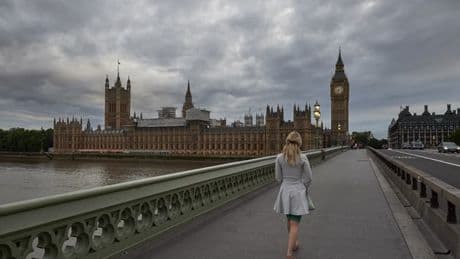 Les ultra-riches quittent-ils vraiment le Royaume-Uni en masse depuis la fin d'un avantage fiscal pour les plus fortunés?