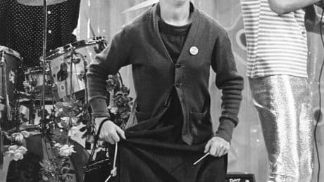 Ruth Buzzi, Purse-Wielding Gladys of ‘Laugh-In,’ Is Dead at 88
