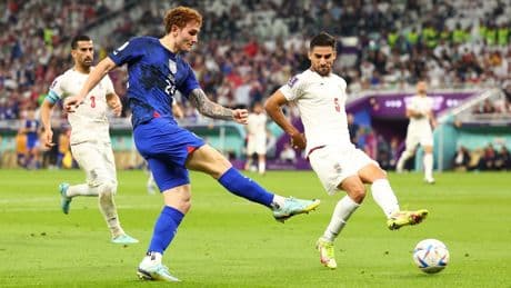 Fußball-Bundesliga: "Kicker": VfL Wolfsburg an Ex-Bremer Sargent interessiert