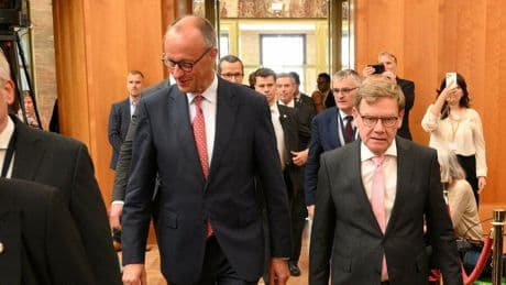 Diplomatie: Wettbewerbsfähigkeit zuerst – Merz erhebt Wirtschaft zur außenpolitischen Priorität