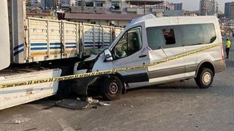 Mersin yolunda facia! Sürücü uyudu, yurt çocuklarını taşıyan minibüs kaza yaptı: 2 ölü, 10 yaralı