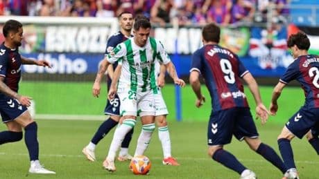 El Eibar se despide de su afición con una goleada al Córdoba