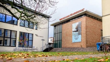 Wer ist für uns noch tragbar?: Warum ein Oldenburger Haus für Medienkunst den Namen seiner Stifterin verlor