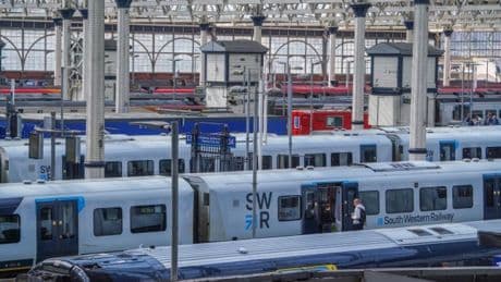 ‘Do not travel’ warning for London Waterloo with trains unable to use 14 platforms