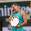 “Compleet onprofessioneel”: Sabalenka verontschuldigt zich om gefrustreerde persconferentie na verloren finale op Roland Garros