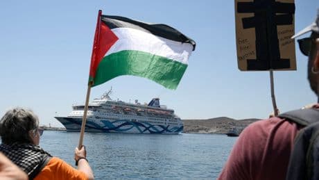 Auf griechischen Inseln - Israel-Hasser blockieren Kreuzfahrtschiff