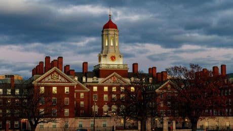 Regierung vs. Elite-Uni: Trump eskaliert Harvard-Feldzug. Im Fadenkreuz: ausländische Studenten